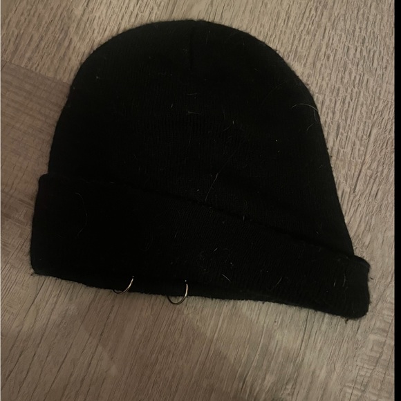 Black Alternative Beanie With 2 Rings At Bottom Barely Worn From Hot Topic - Picture 2 of 2
